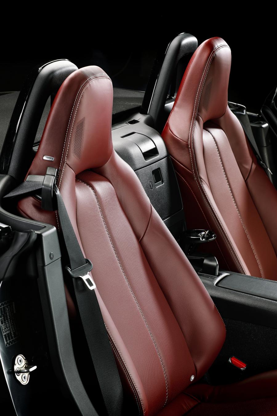 Интерьер Mazda MX-5 Eunos Edition 2020 года  (FR) (фото 14 из 30)